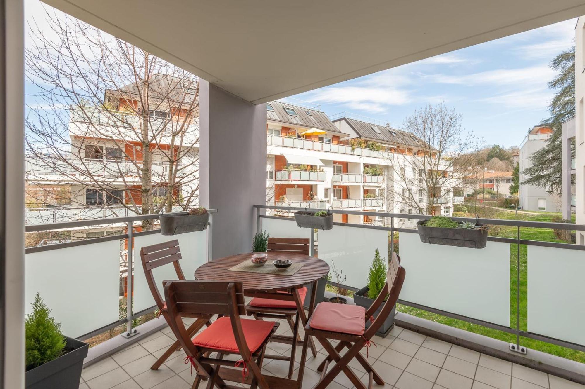 Appartement Joli T2 De 57 M Proche Et Vieille *
